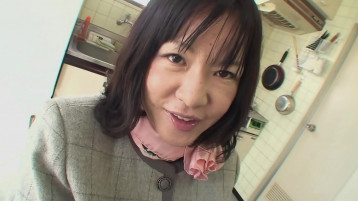Japon Olgun Güzelliği, Sert Bir Creampie Rasory'de Deliklerini önerir